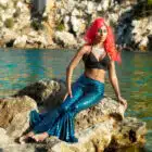 Pruik Sirena rood met zeester Pruik Sirena rood met zeester