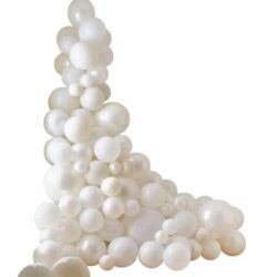 Witte & crème balloon arch met parels - DIY