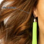 Paar festival oorbellen neongroen - clipsluiting - UV Blacklight - 20 cm Paar festival oorbellen neongroen - clipsluiting - UV Blacklight - 20 cm